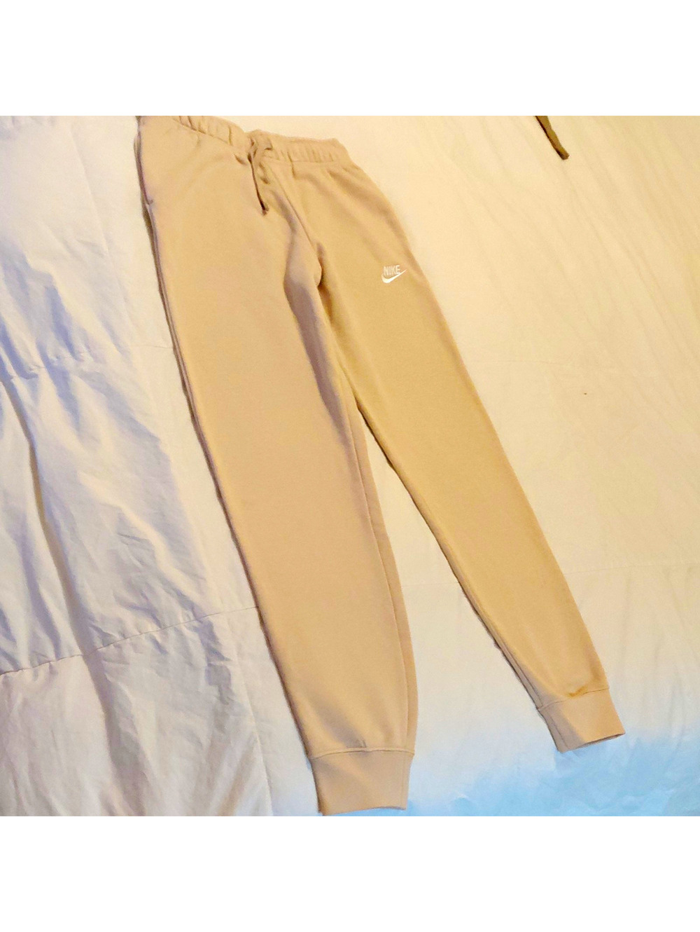 NWT Nike Women's Fleece Jogger Pants Beige S Standard Fit Mid Rise Pockets #1054